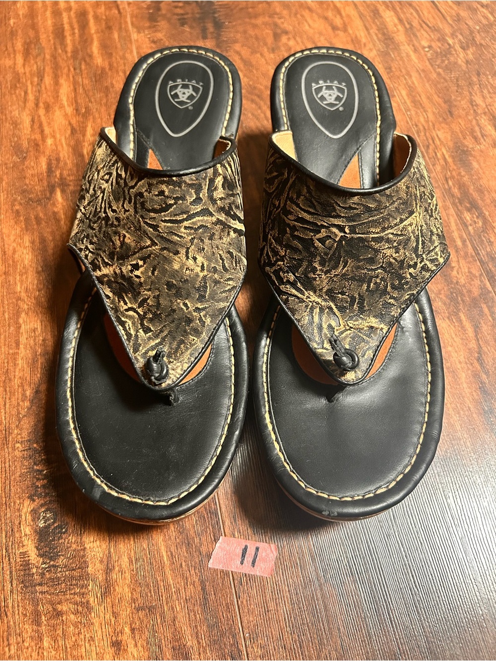 Ariat Women’s Leather Wedge Flip Flips Size 11B EUC